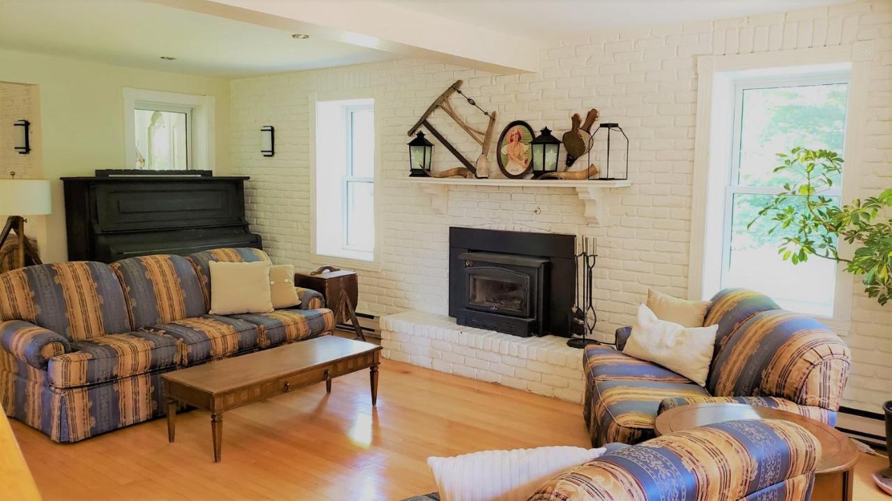 Auberge Du Vignoble Bromont Bagian luar foto