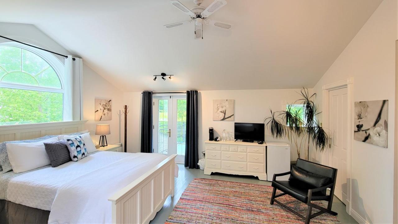 Auberge Du Vignoble Bromont Bagian luar foto