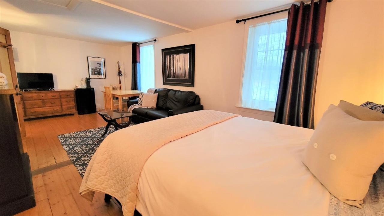 Auberge Du Vignoble Bromont Bagian luar foto