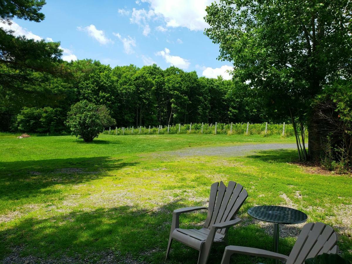 Auberge Du Vignoble Bromont Bagian luar foto